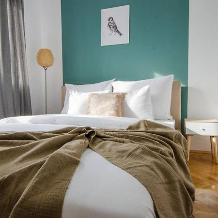 Stylized And Modern Apartment In Bucarest Extérieur photo