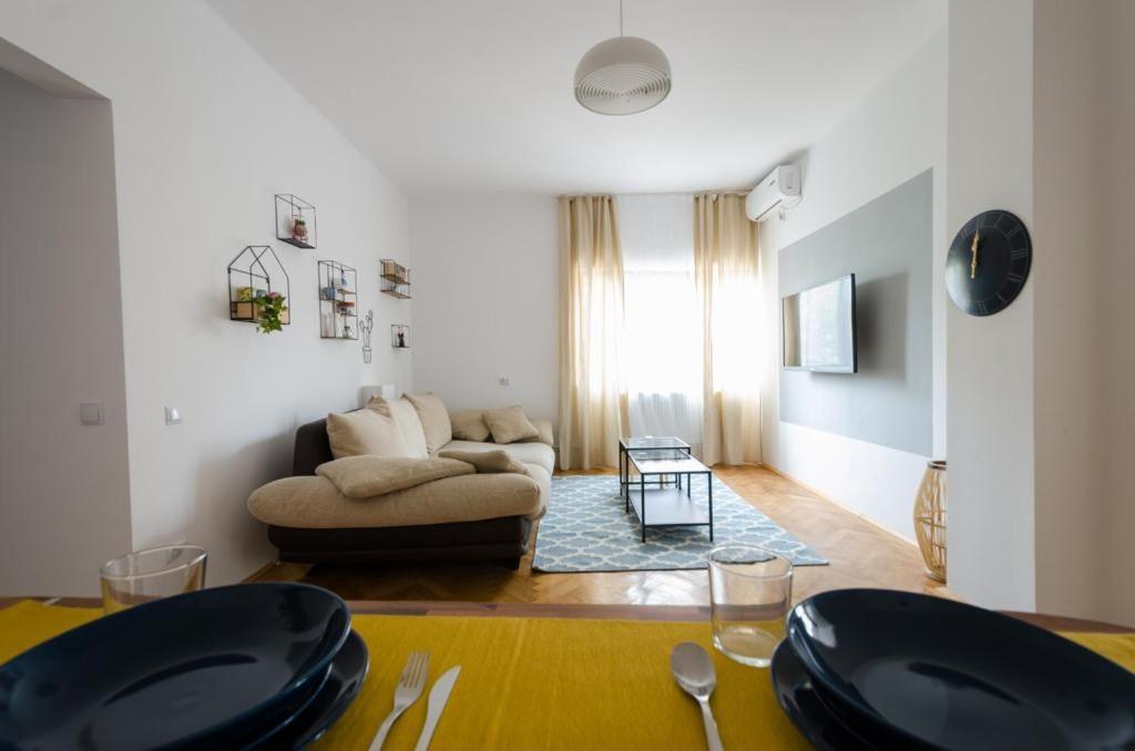 Stylized And Modern Apartment In Bucarest Extérieur photo