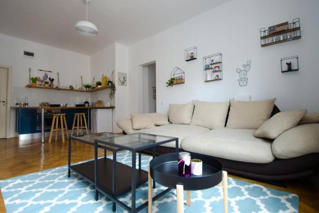 Stylized And Modern Apartment In Bucarest Extérieur photo